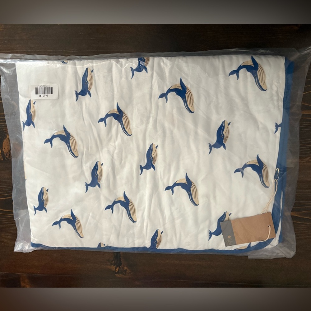 Kyte BABY Blue and White Whale (retired print) Toddler Blanket 1.0 TOG- NWT